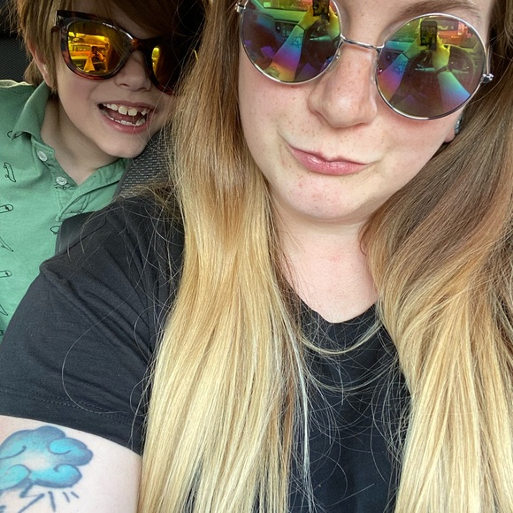 Meet your Posher, Kari - Picture 3 of 4